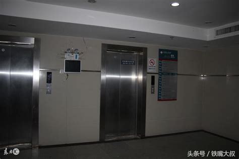 電梯正對大門